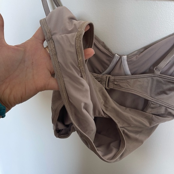 Good American Show Off One-piece Swimsuit Bodysuit In Mink - Picture 9 of 9